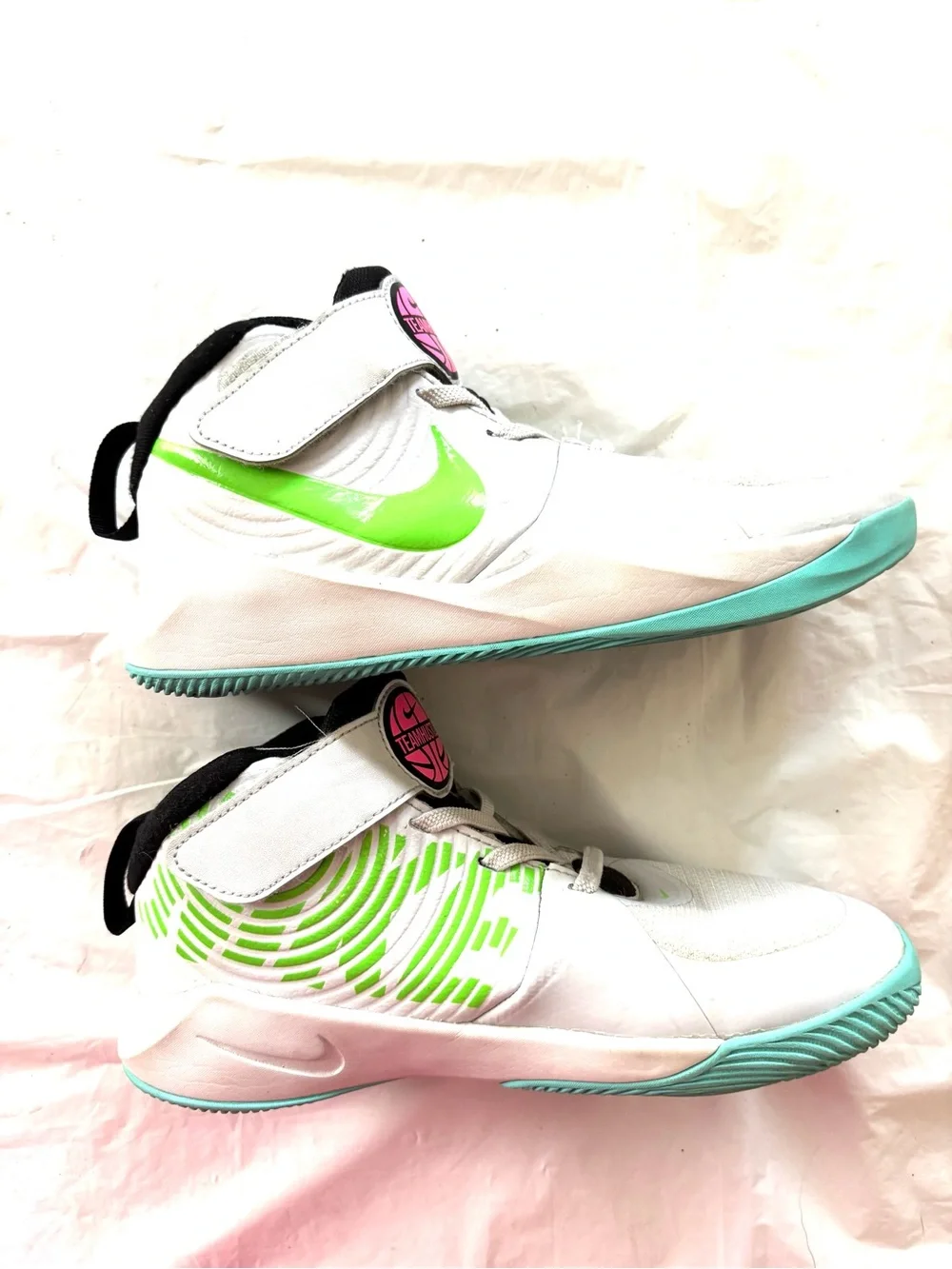 Nike White Green Team D9 Basketball Sneakers SZ 2.5 Youth Worn 1X Indoors
